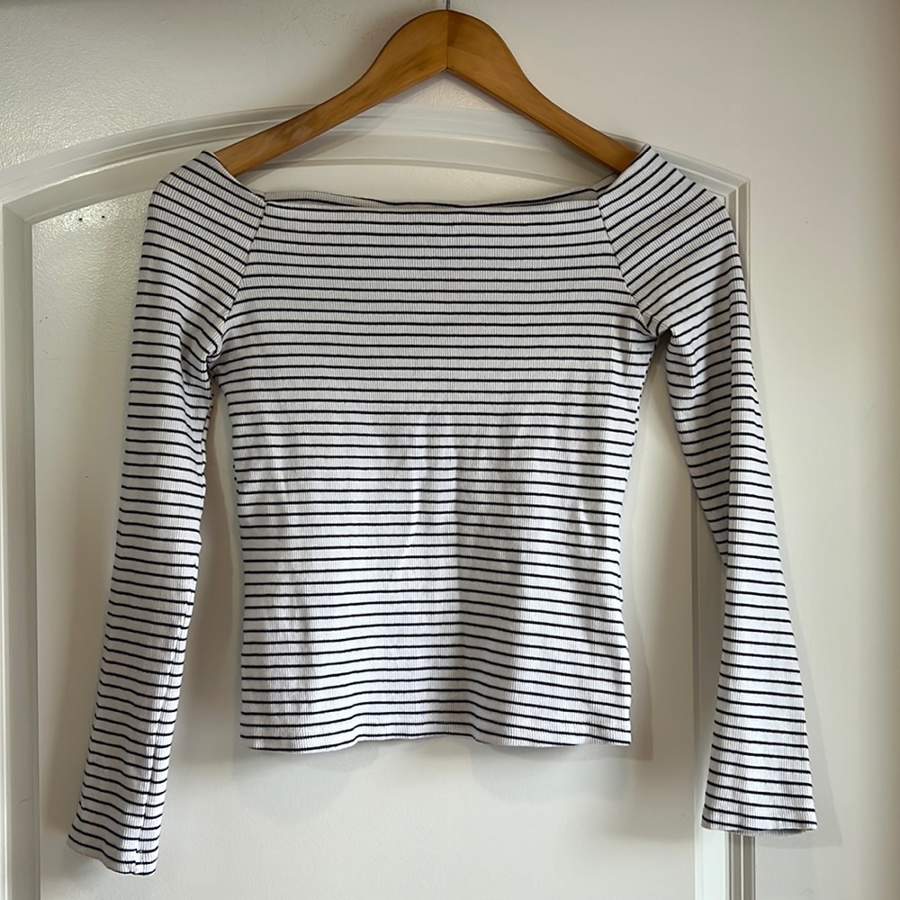 🌼 2/$20 Oak + Fort Off the Shoulder Crop Shirt